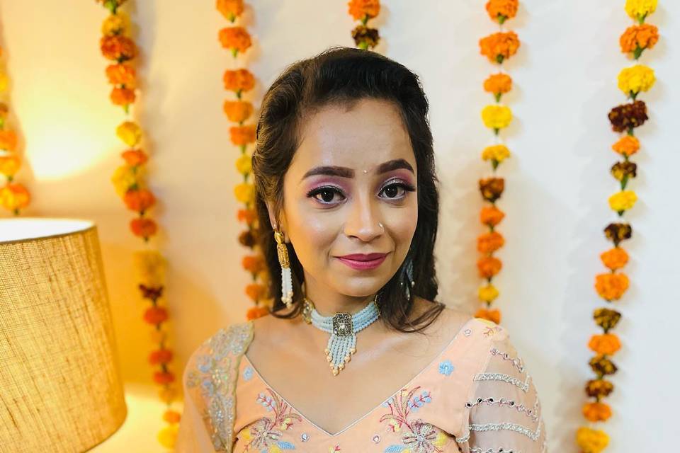 Khushi Mehra Makeovers