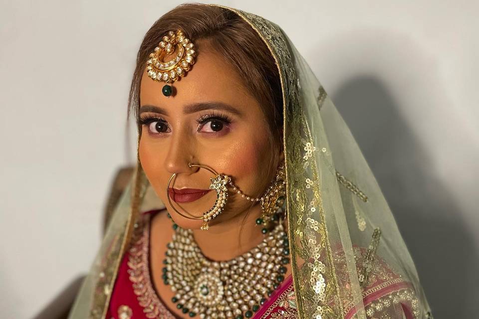 Khushi Mehra Makeovers