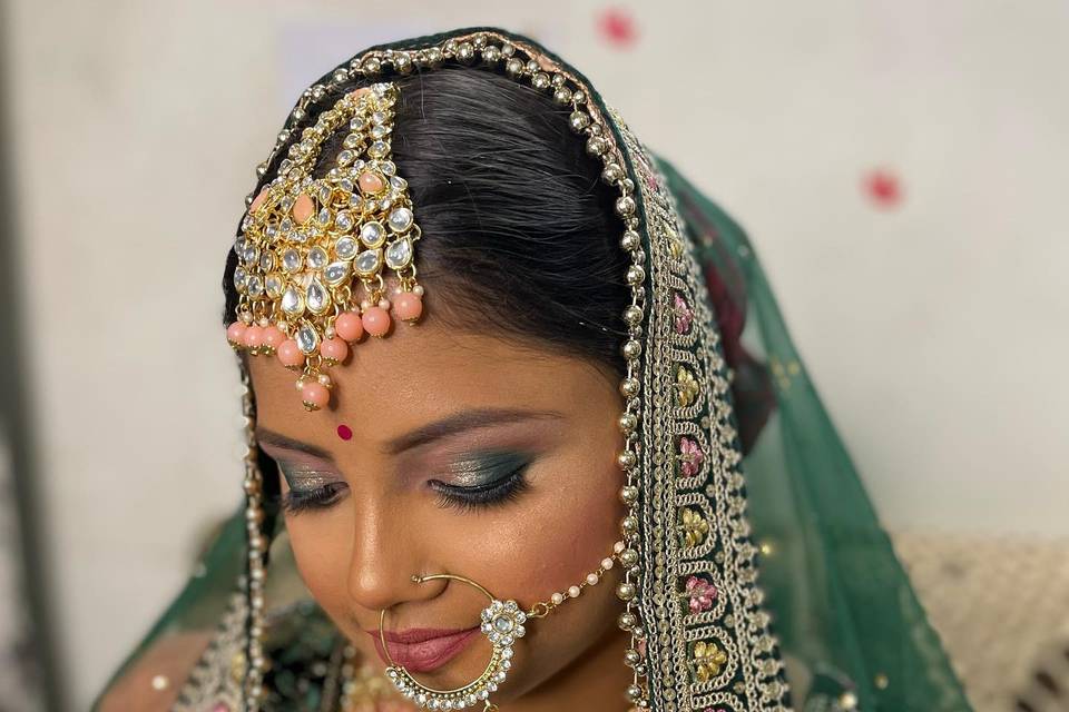 Khushi Mehra Makeovers