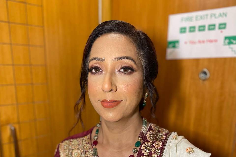 Khushi Mehra Makeovers