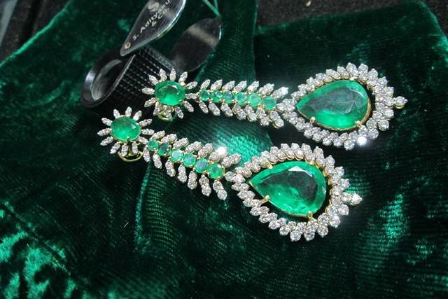 Jade Green Gem Stone at best price in Thane by Srie Connections