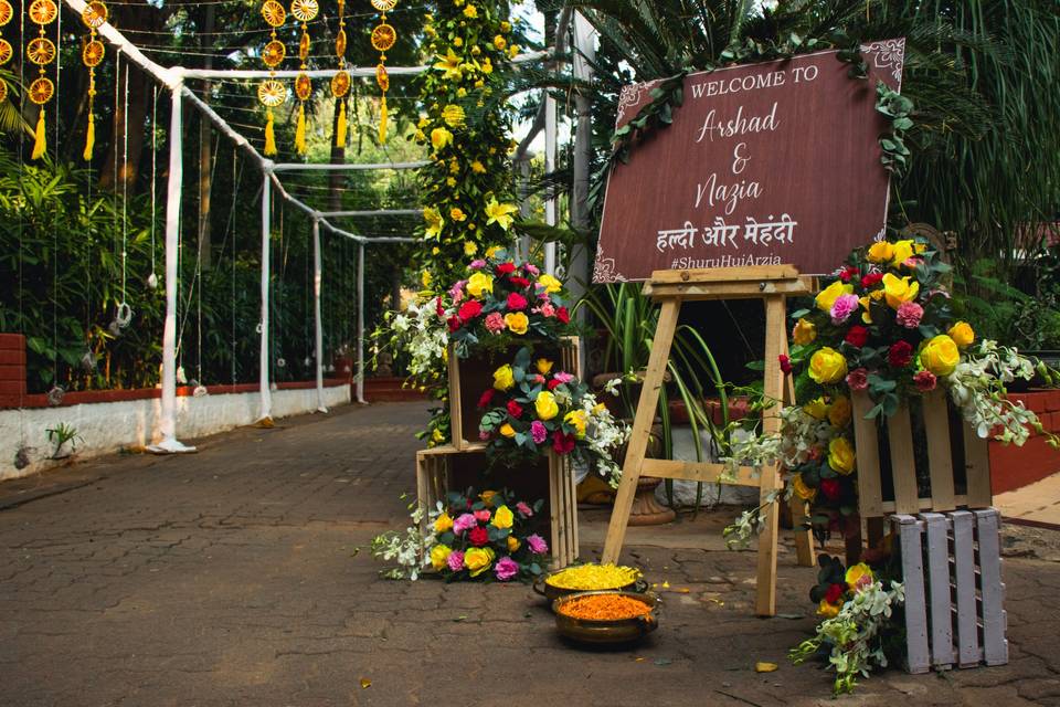 Entrance arch