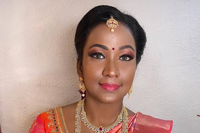 Bridal Make Up Services at best price in Mumbai | ID: 2850496707512