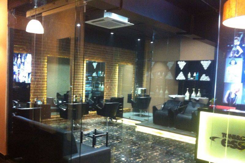 Toni & Guy, Phoenix Mall