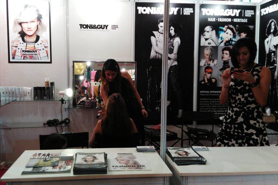 Toni & Guy, Phoenix Mall