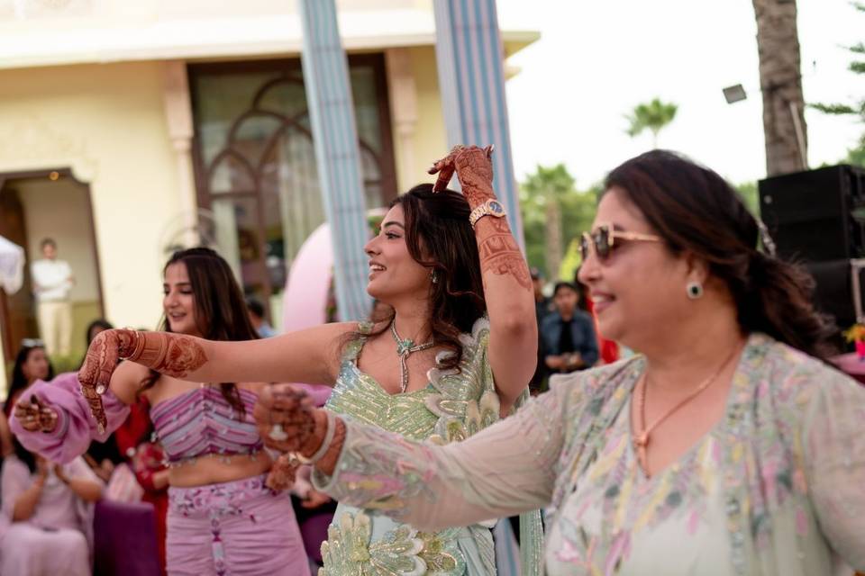 Mother daughter bhabhi trio