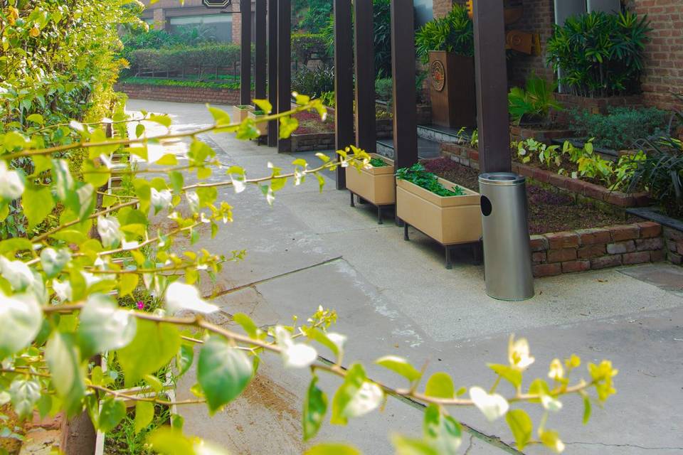 DOWNTOWN restaurant outside