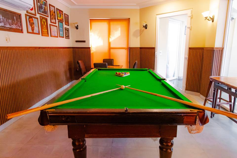 SNOOKER room