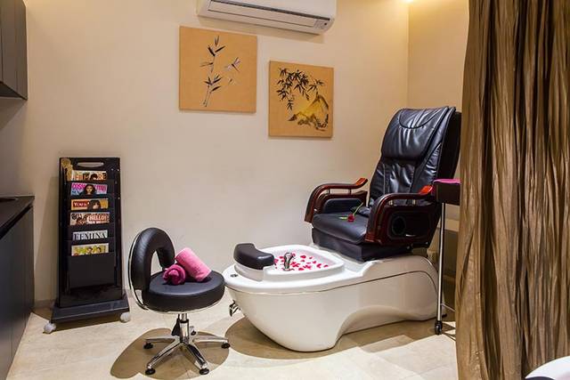 Book your slots now ! Bridal nails !! Happy client 💃 Exclusive Nail Salon  is now open in JUBILEE HILLS +91(9550-890-419 ) BANJARA H... | Instagram