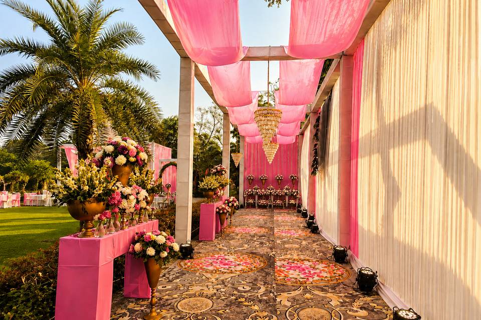 Lawn Area Entry Passage