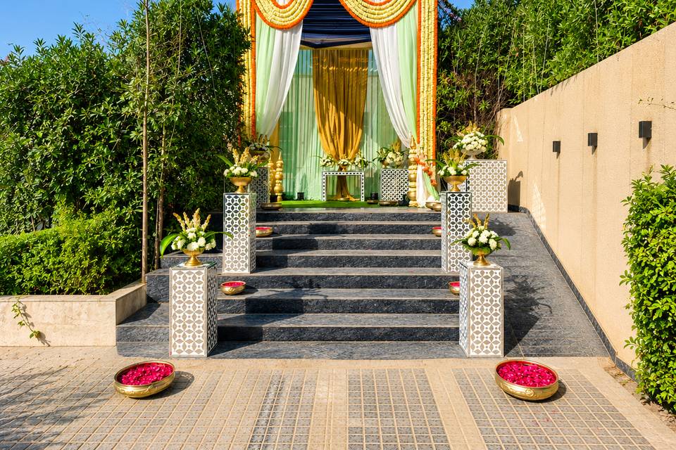 Lawn area wedding decor