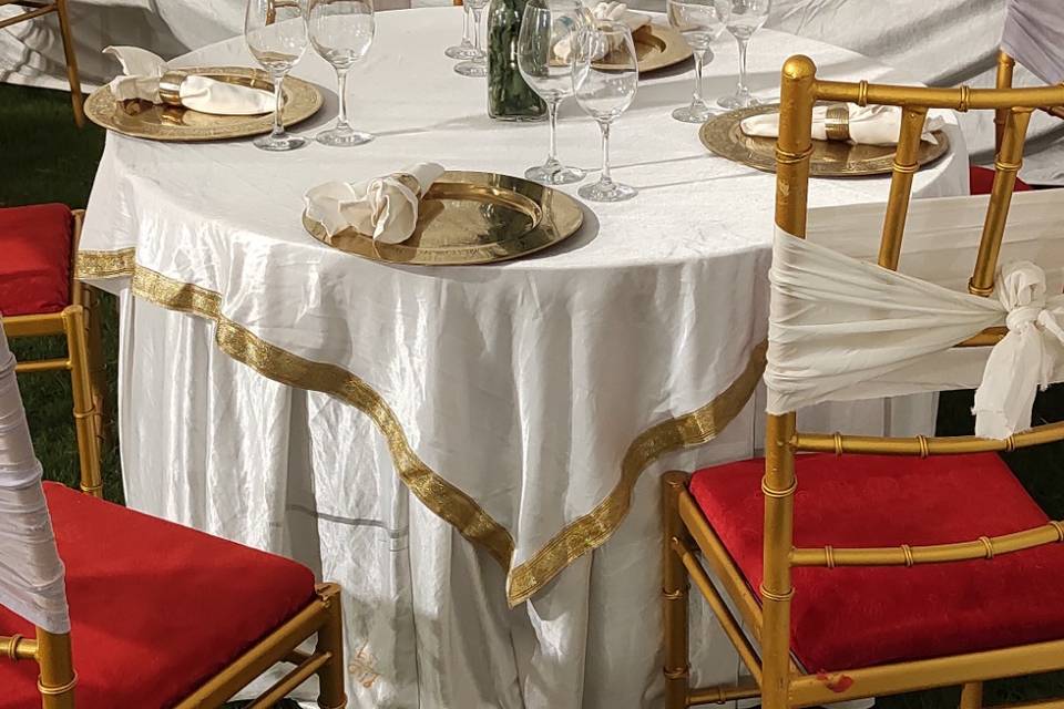 Round table setting