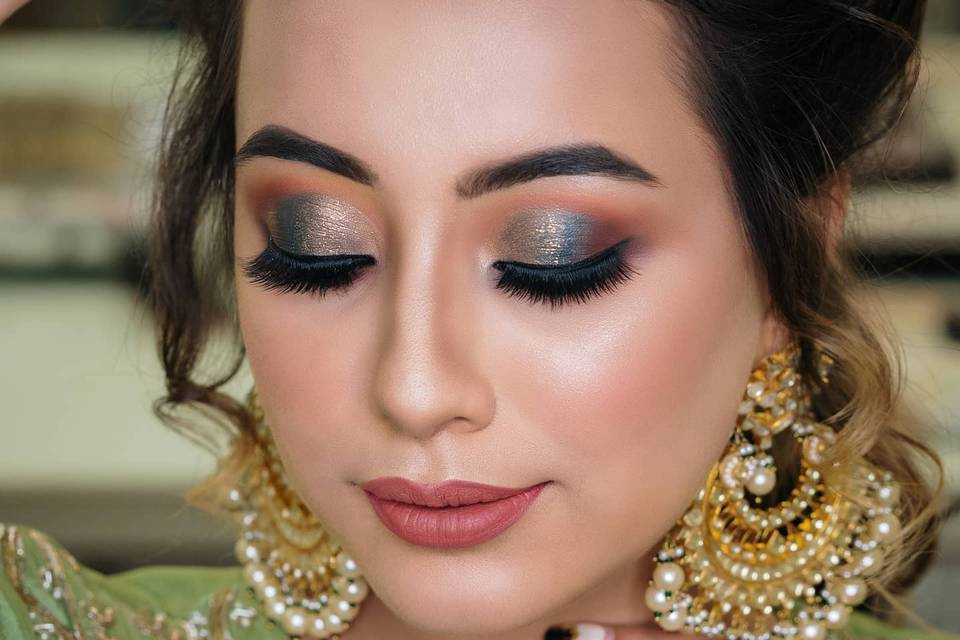 Niyati Sheravia Makeup Artist