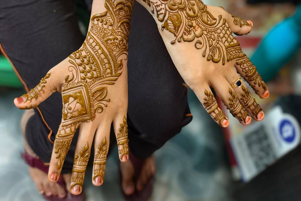 Backside Arabic Mehndi