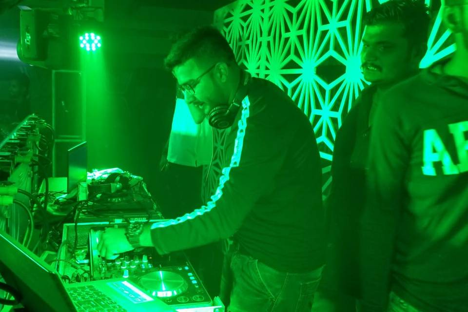 Dj Manthan