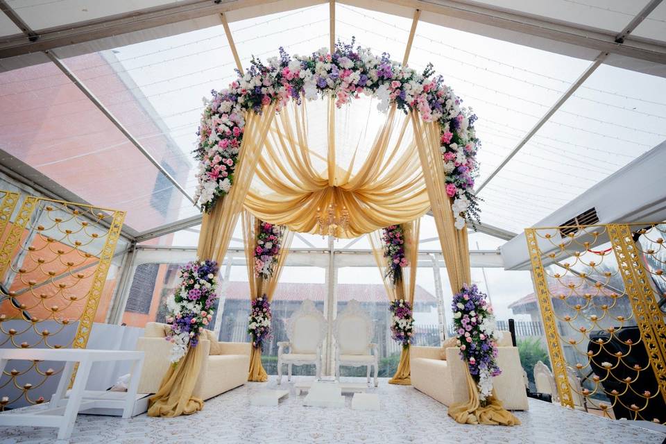 Monsoon Wedding Lawns Decor