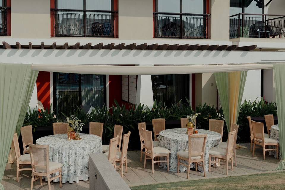 Outdoor seating kawa Lawns