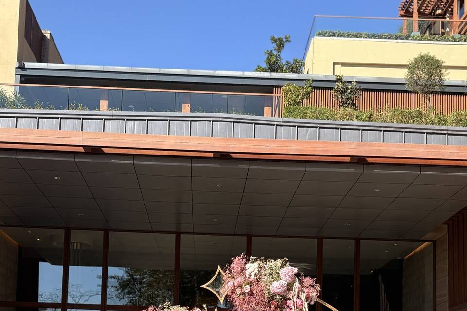 Outdoor Wedding Arch
