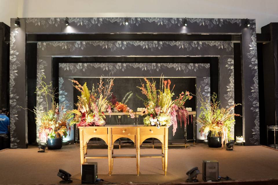 Roka Stage Decor
