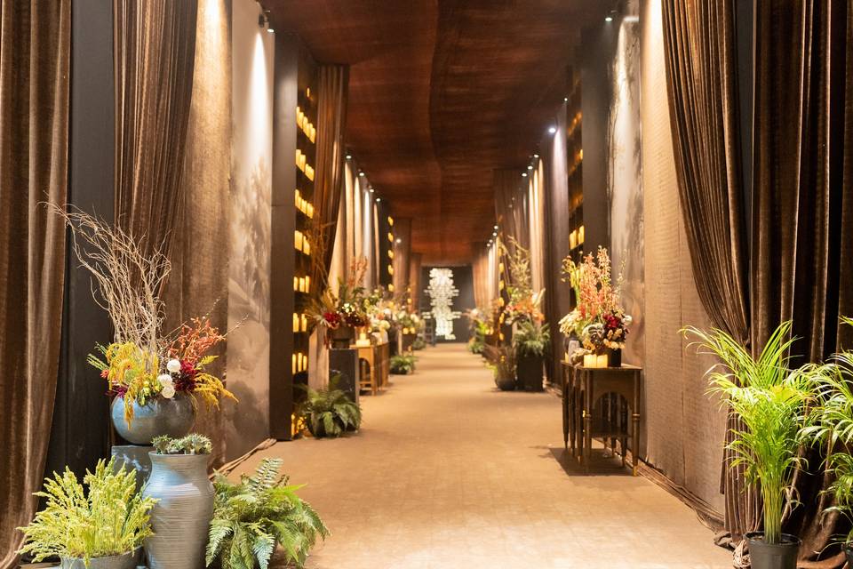Roka Walkway Decor