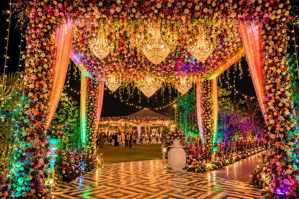 Lawn Entrance with extra decor