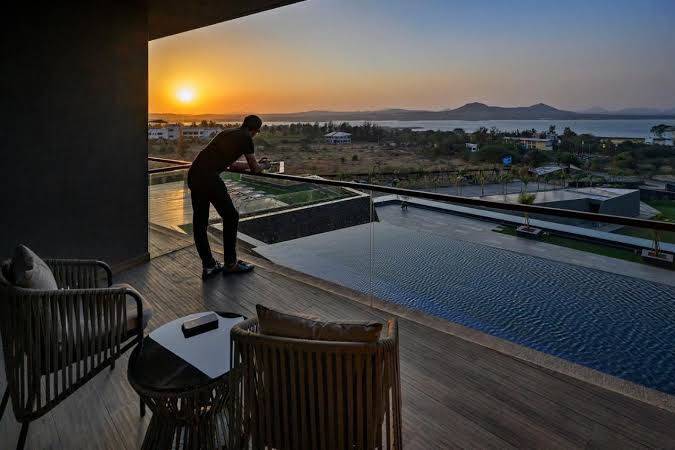 Sundowner pool View from Room