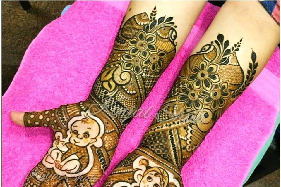 Baby showed mehndi