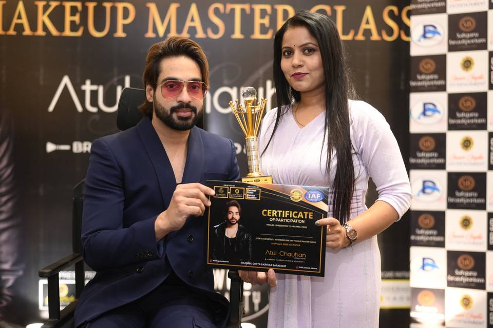 Awarded by Best makeup artist