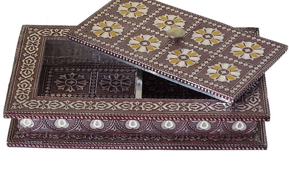 Wooden dry fruit box