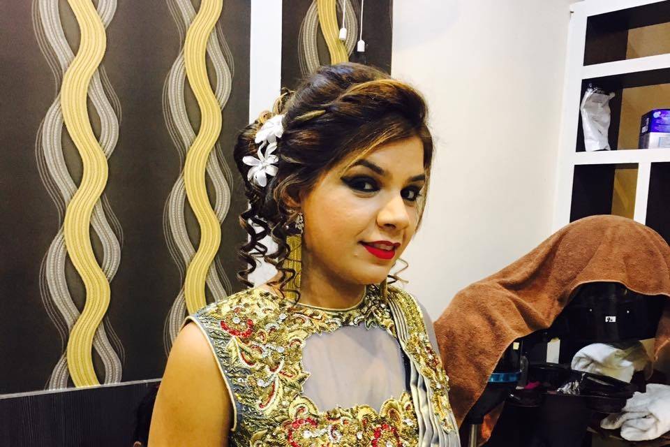 Evince Beauty & Makeup Studio, SDM Road, Gwalior