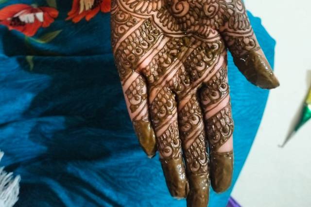 Henna Mehandi Artist-Price & Reviews | Bridal Mehndi Artist in  Bengaluru-Karnataka