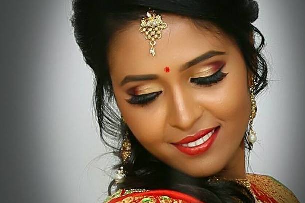 Bharatanatyam Makeup, makeup tutorial,makeup videos,kids makeup for dance,  dance makeup | Kids saree, Dance makeup, Bharatanatyam makeup