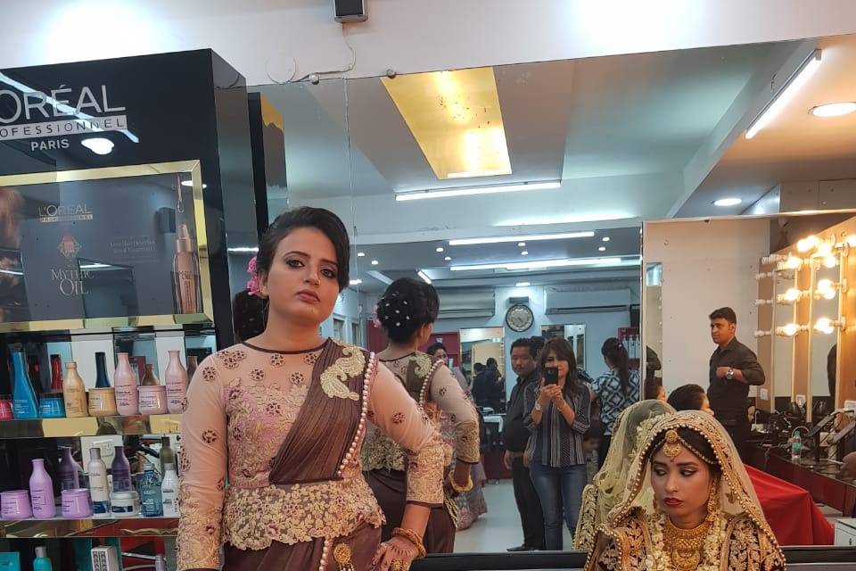 Hair We R Saloon, Delhi