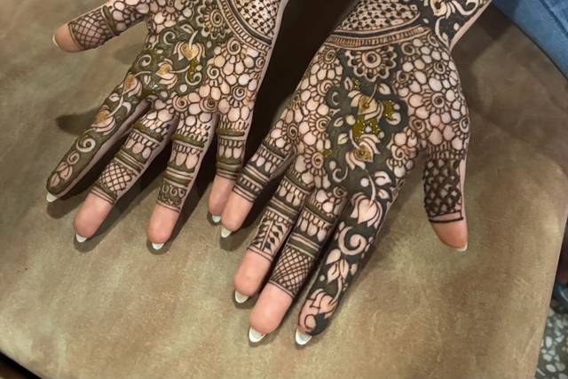 Skyandhenna by Skyali Gupta