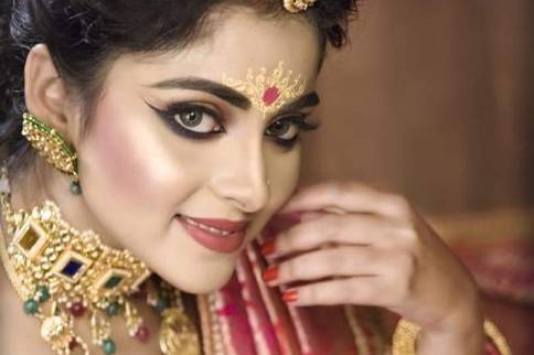 Brushed Up Makeup By Poonam Das