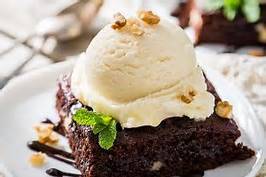 Brownie with valina icecream