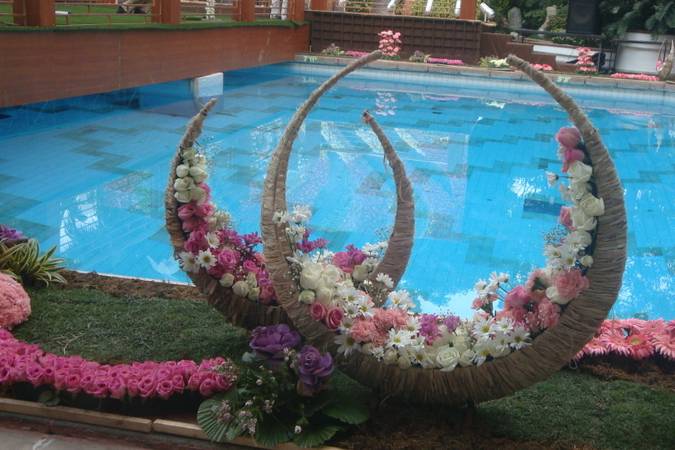 Pool Decor