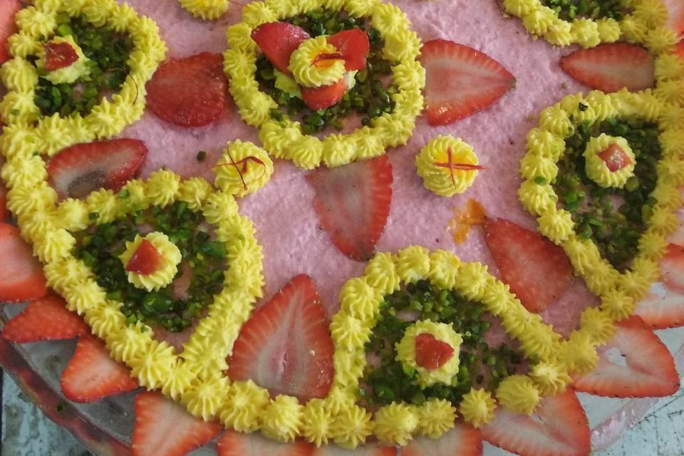 STRAWBERRY SANDESH CAKE