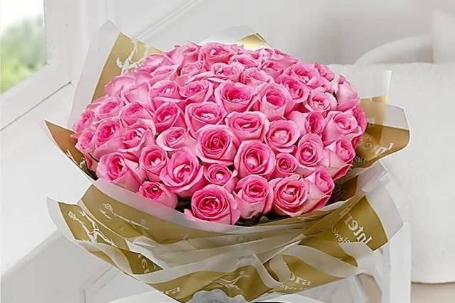 Roses kisse in Love,Rose,Flowers To India || Send Flowers, Gifts, Cake  Online to Kolkata, Flower Delivery Kolkata, India