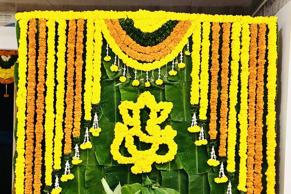 PakkaRent - Rent Use Return - Bana leaf backdrop setup available in chennai  at best price... #decorationideas #decoration #backdrop #pakkarent_chennai  #pakkarent_decoration #backdropdecoration #pakkarent #bananaleaf backdrop |  Facebook