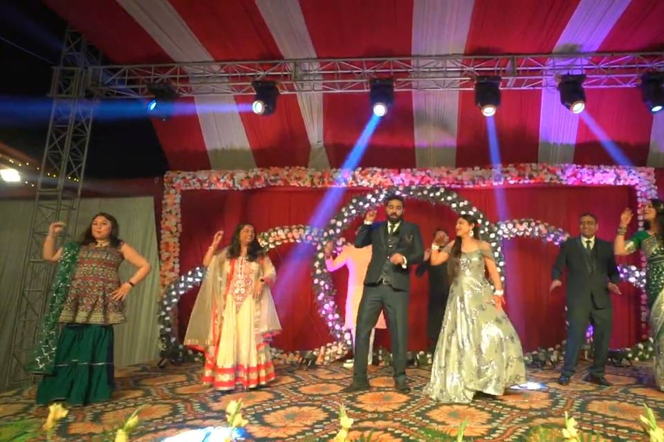 Cousins fun dance