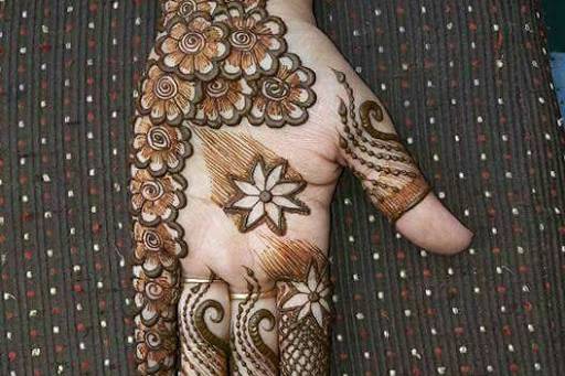 FOR MEHENDI CLASSES AND MEHENDI... - Charmi Mehendi Artist | Facebook