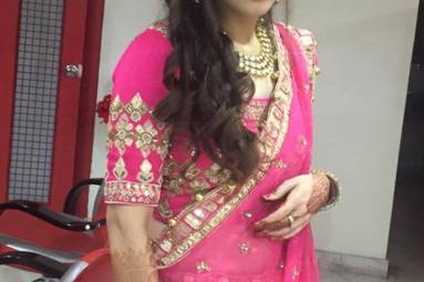 Pink Scissors Ladies Beauty Studio