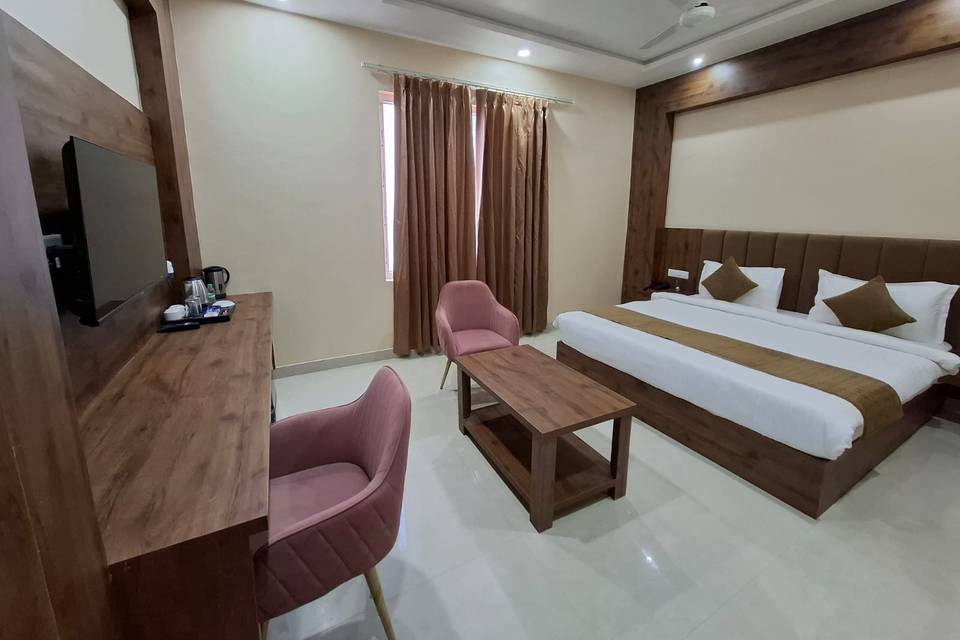 DELUXE ROOM