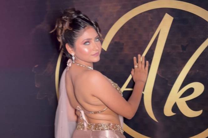 Modern Bridal Back Pose and Ha