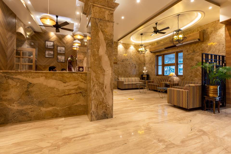 Lobby & Front Desk Area