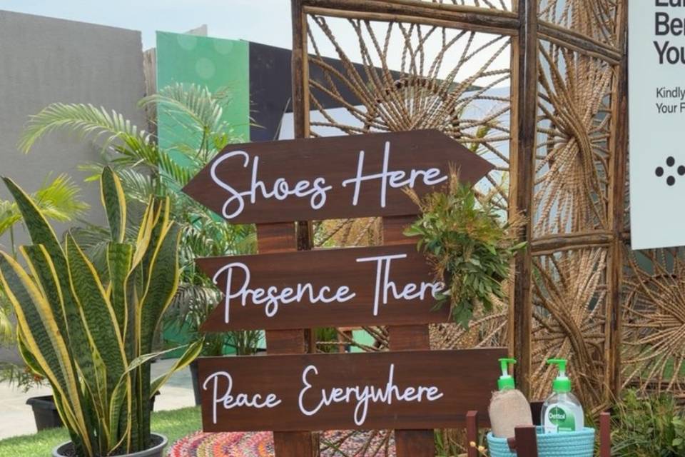Quirky shoe stand