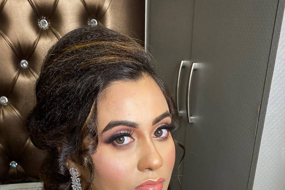 Makeup Artist Kashish Moolrajani