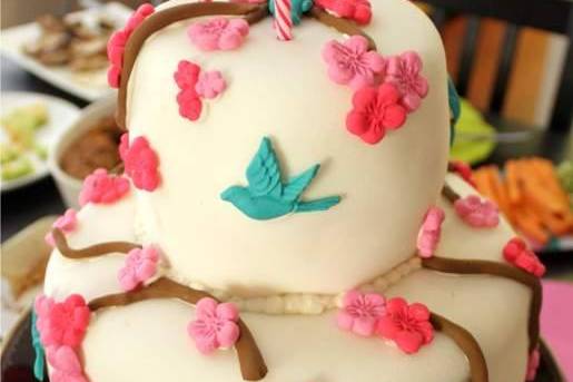 Write Your Name on Beautiful Round Flower Birthday Cake