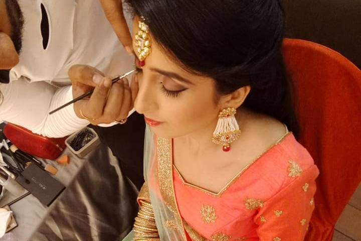 Anuradha Makeupart, Varanasi